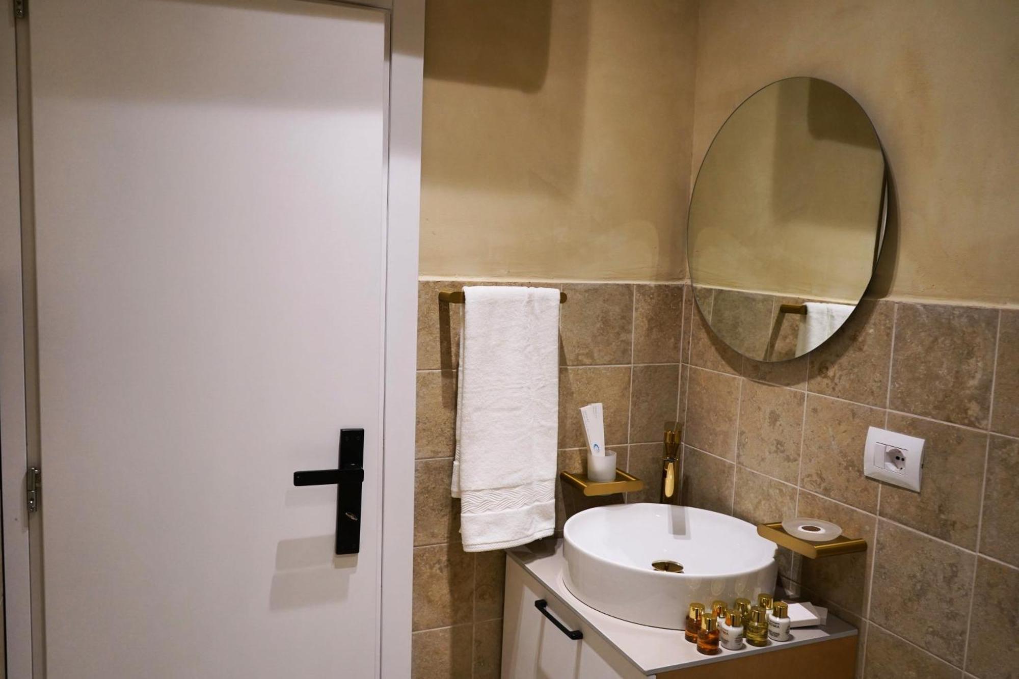 Vater Apartments Тирана Екстер'єр фото
