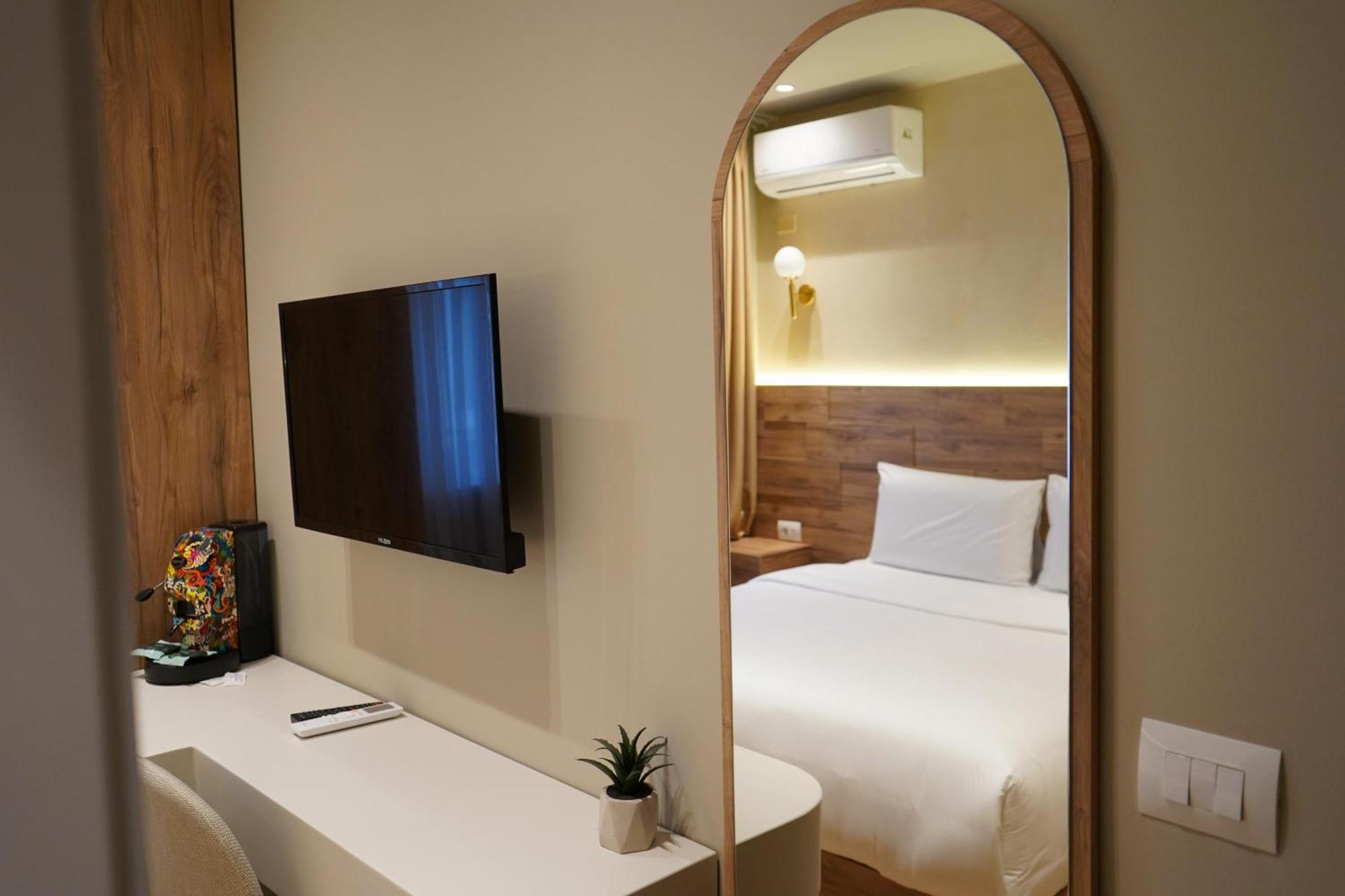 Vater Apartments Тирана Екстер'єр фото